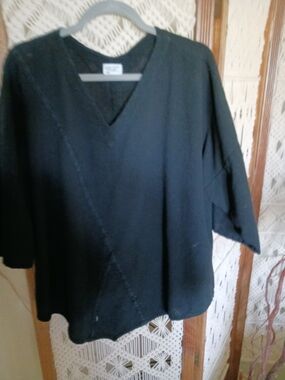 Oh My Gauze! Black V-Neck Cotton Textured Top